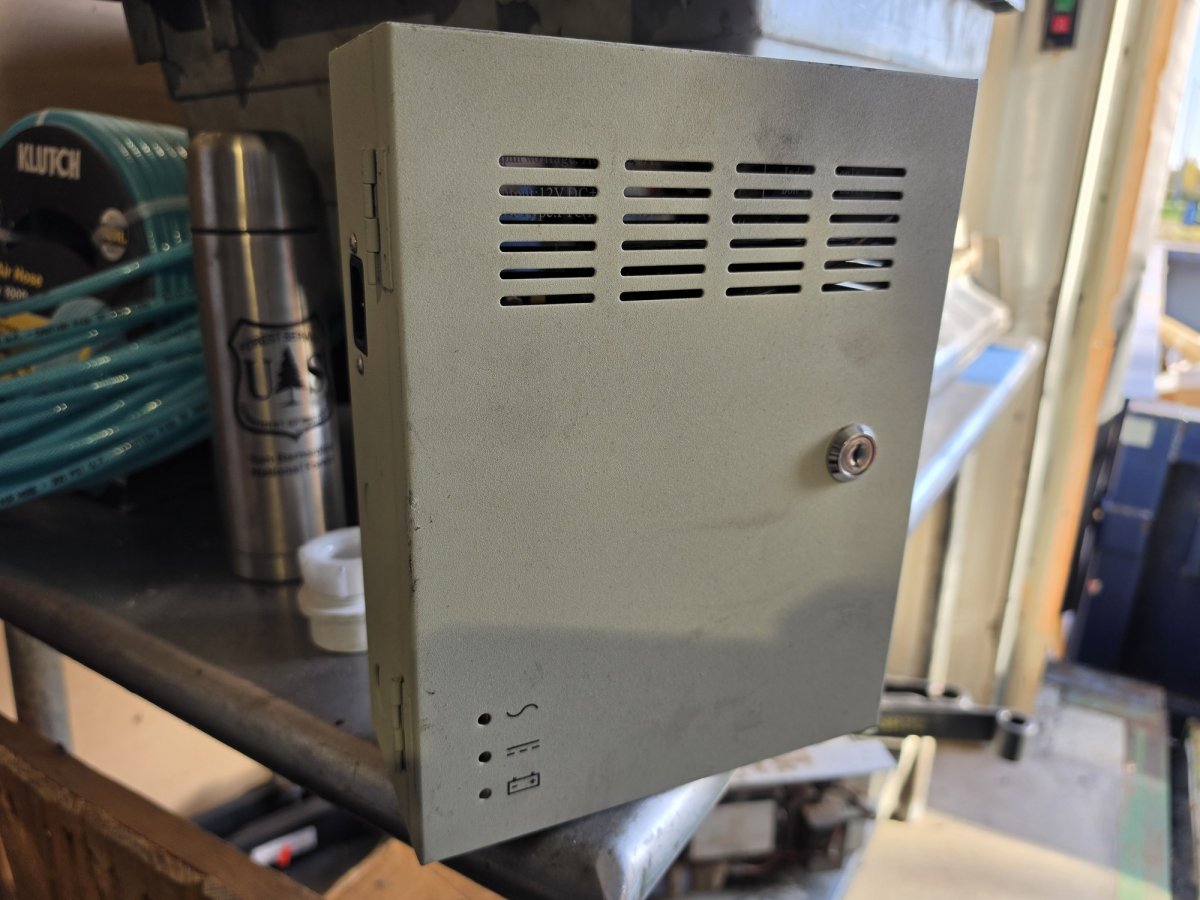 ES-1209-5A-B 12V DC 9-Channel 5A CCTV Power Supply Box with Battery Backup (New, Battery Included), image 2