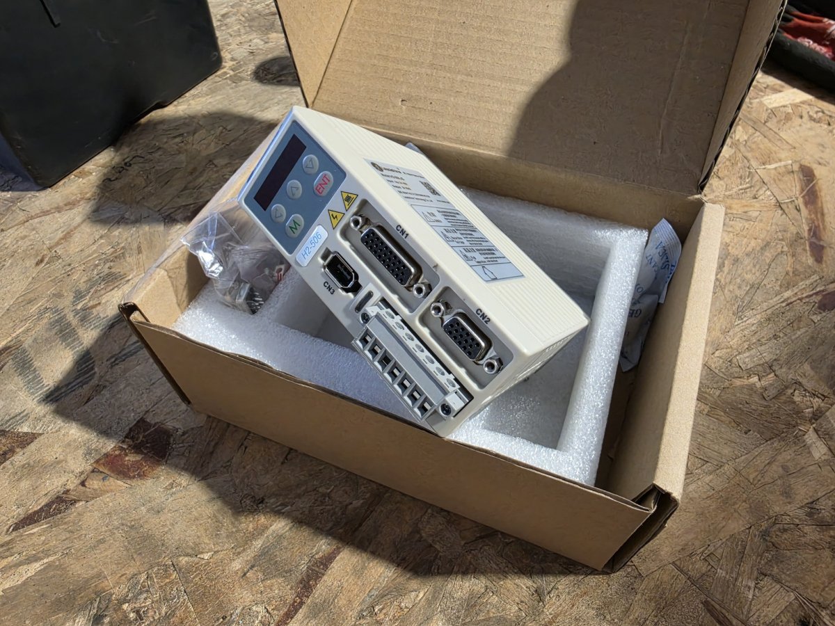 Raytools H2-506-JQH DC Hybrid Servo Drive 24-48VDC 6A RMS (New in Box, w/ Accessories), image 3